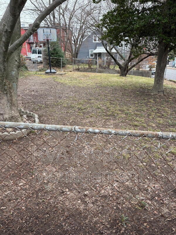 Building Photo - 1601 Albany Ave