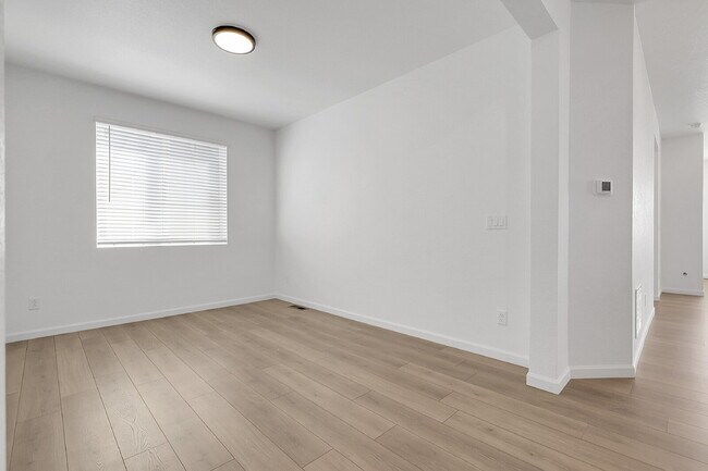 Building Photo - $2,995, 3-bed, 2.5-bath located in Castle ...