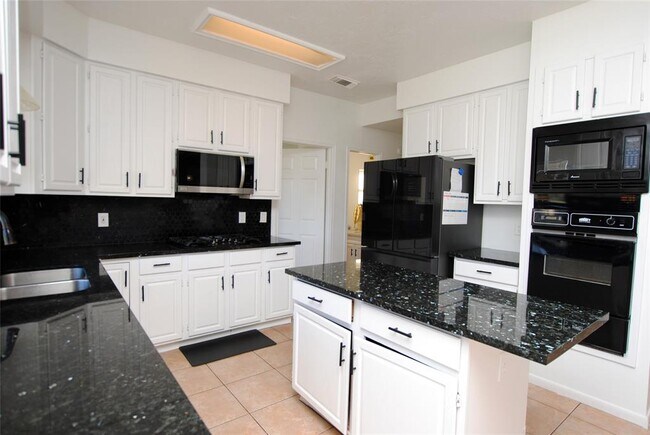 Building Photo - 515 Spring Moss Dr