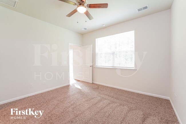 Building Photo - 2629 Alamanda Dr