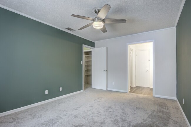 Building Photo - 121 Holland Park Cir