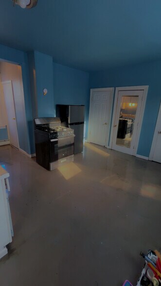 Building Photo - 157 Locust St