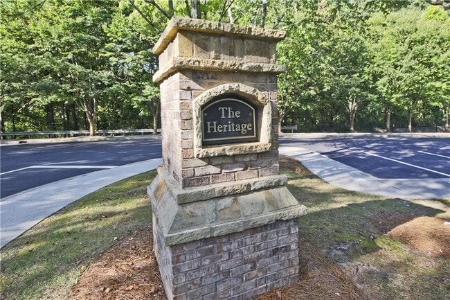 Building Photo - 8102 Woodland Ln