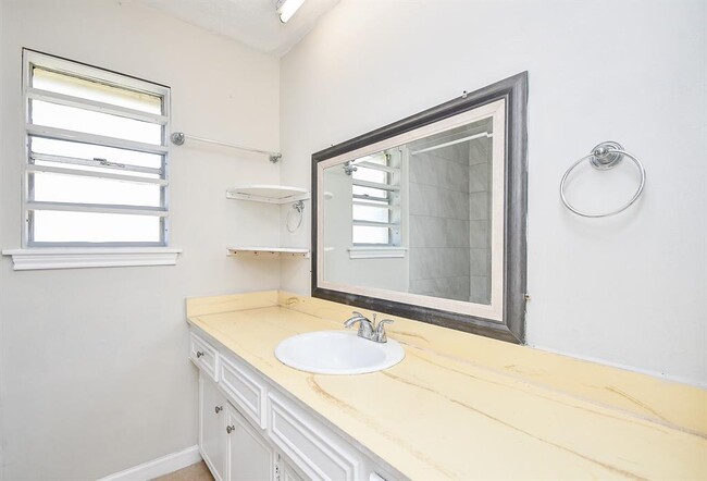 Building Photo - 11627 Bandlon Dr