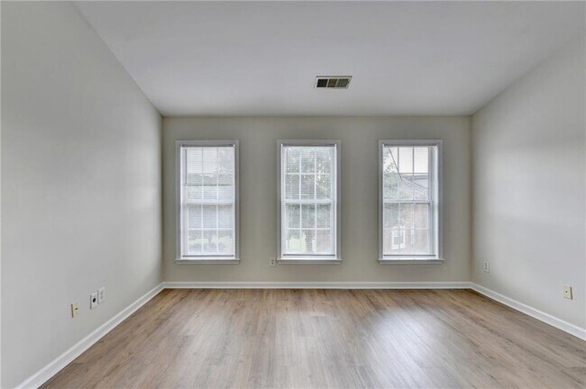 Building Photo - 2026 Merrimont Way