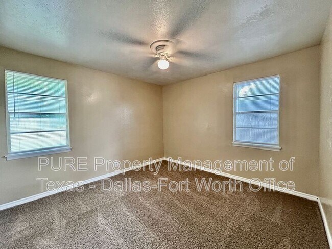 Building Photo - 2411 E Mitchell St