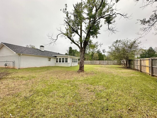 Building Photo - Charming Single-Story Brick Home Available! Whitehouse ISD!