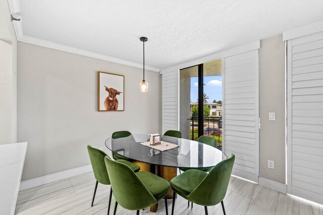 Building Photo - 899 Jeffery St