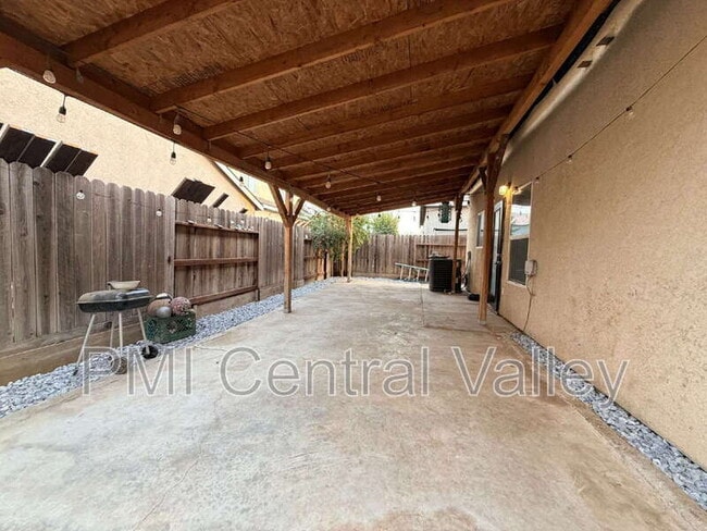 Building Photo - 584 Granada Court