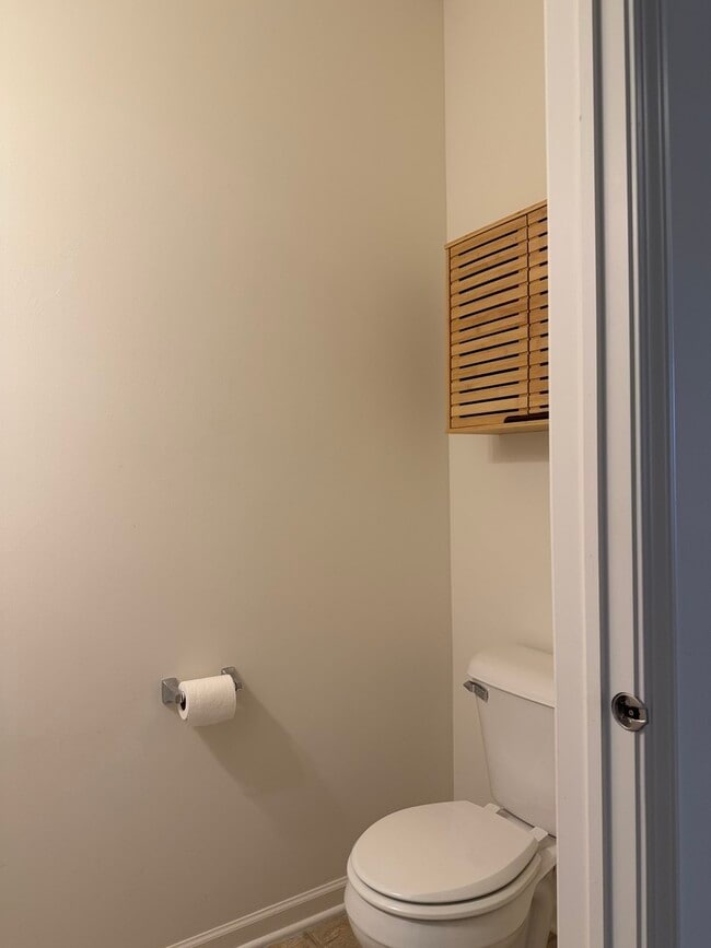 Building Photo - 544 Silverton Dr