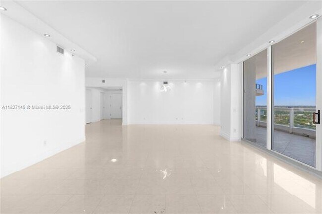 Building Photo - 21200 NE 38th Ave