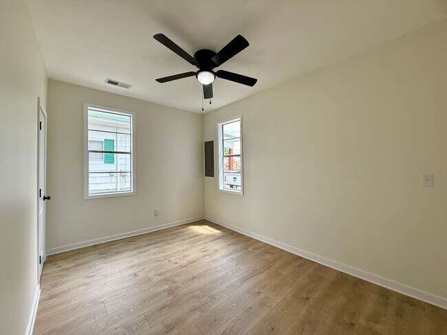 Building Photo - Fully Remodeled 3 Bedroom/1 Bathroom Home ...