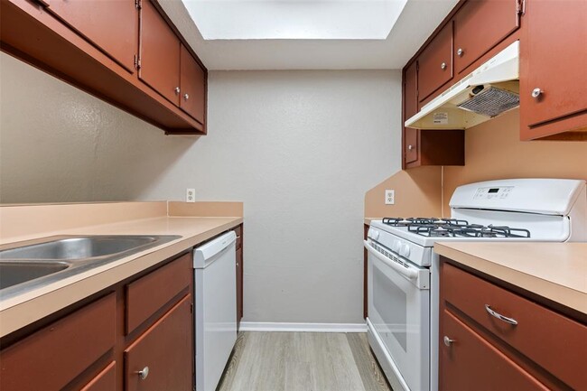 Building Photo - 1805 Rawhide Dr