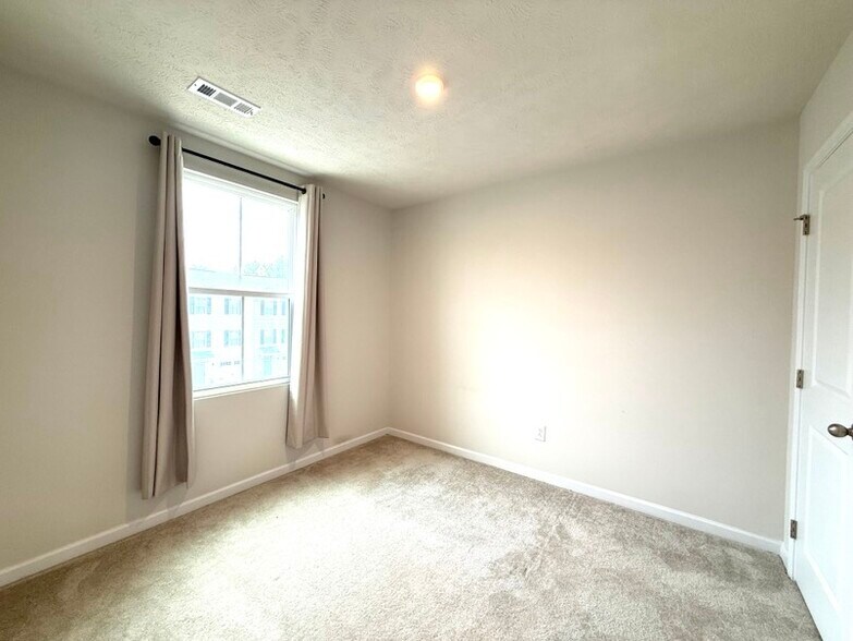 Building Photo - 114 Slate Ridge Dr