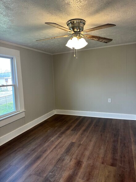 Building Photo - 617 Cassville Rd SE