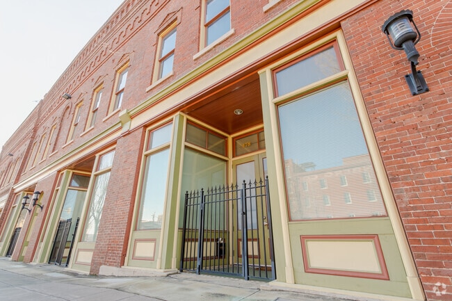 Building Photo - Lofts at Poplar Pointe