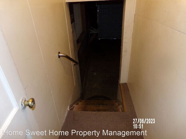 Building Photo - 3 br, 2 bath House - 715 E. First Street