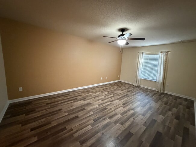 Building Photo - Spacious 4-Bedroom Home for Rent – Northwe...