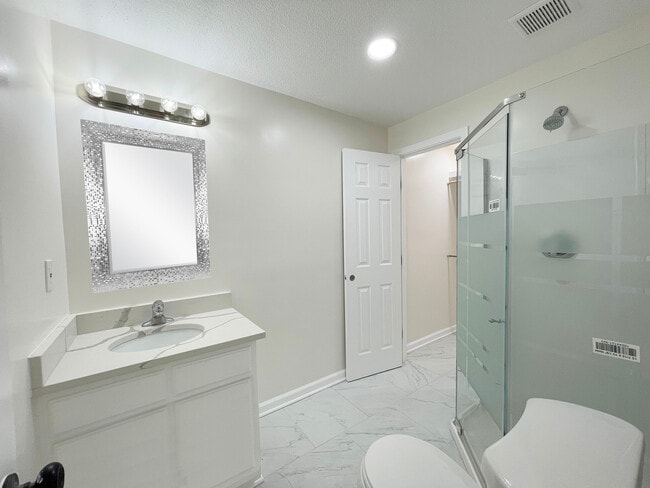 Building Photo - 7104 Orchard Ct