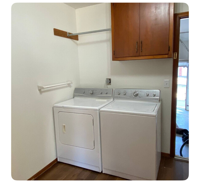 Full Laundry room - 310 Magnolia Dr