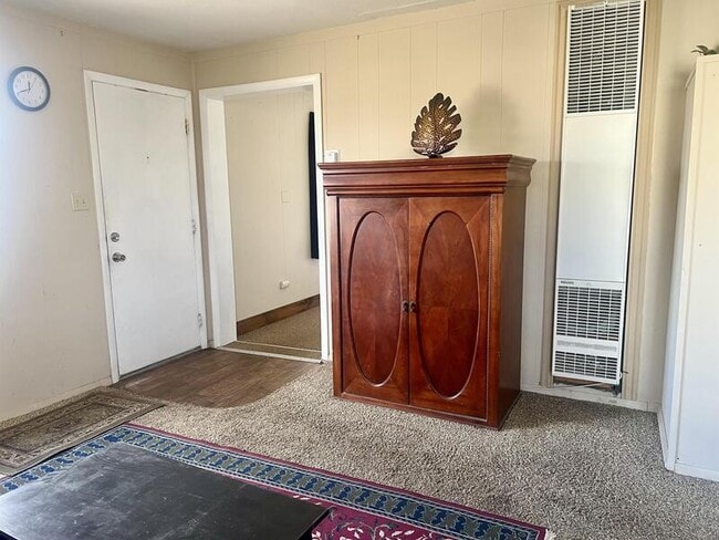 Building Photo - 564 N Main St