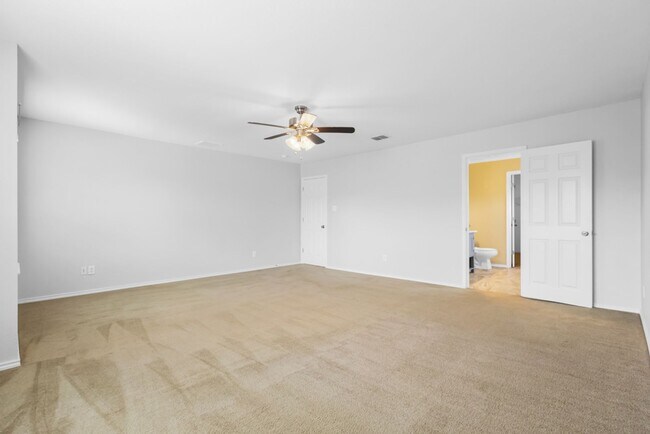 Building Photo - 157 Carmel Dr