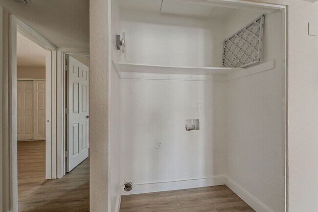 Building Photo - Fully Remodeled! 2 bed 2 bath Town-home in Central Phoenix!! Gated Community with Pool!