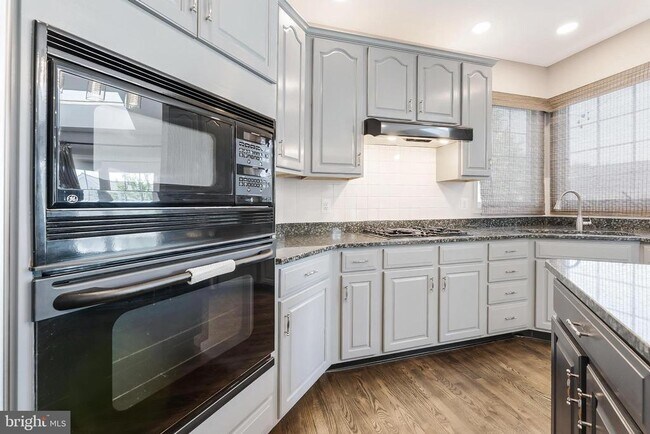 Building Photo - 20152 Boxwood Pl