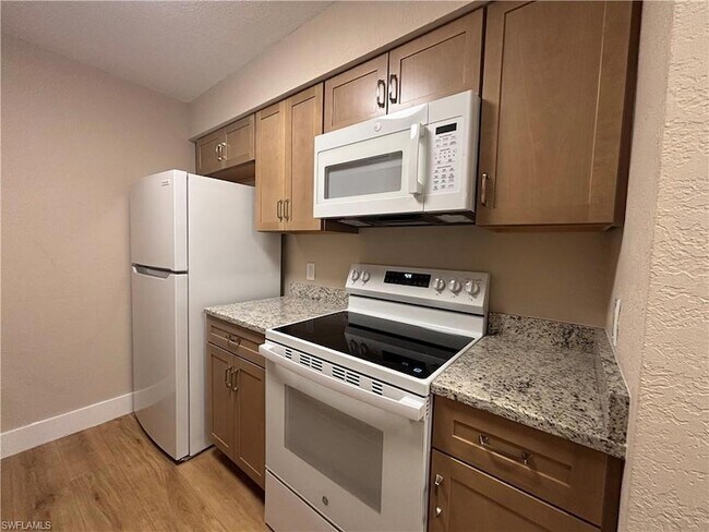 Building Photo - 5327 Summerlin Rd
