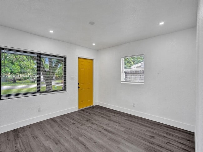 Building Photo - 6420 SW 22nd Ct