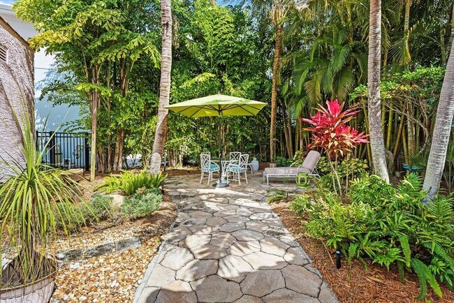 Building Photo - 217 Coconut Ave