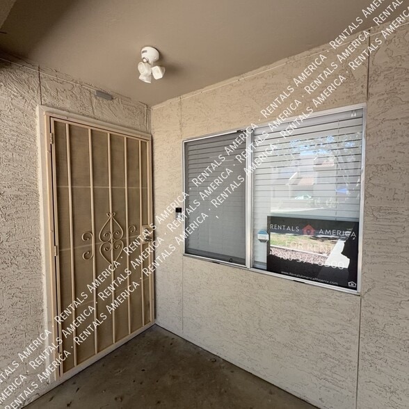 Building Photo - 520 N Stapley Dr