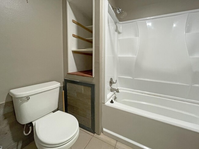 Building Photo - 2239 Independence Cir E