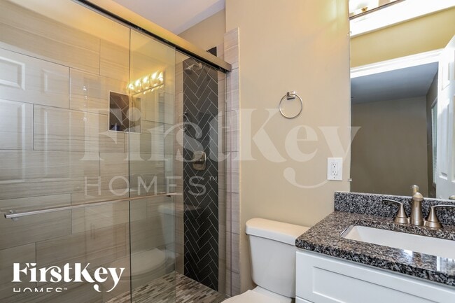 Building Photo - 1855 Shamrock Dr