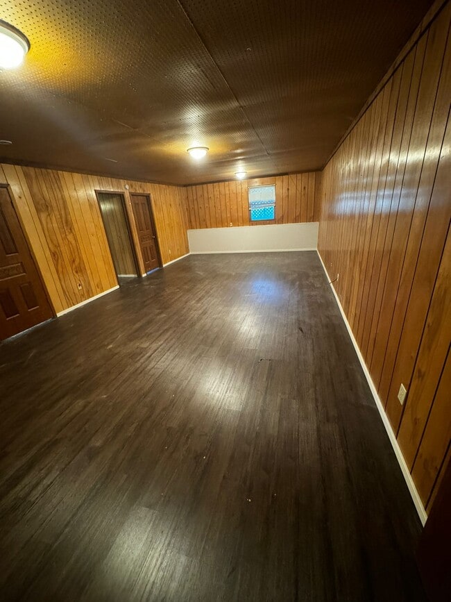 Building Photo - 2213 Crary St