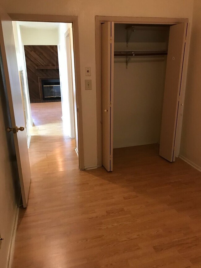 Building Photo - PRE-LEASE 2025/2026: $1600 OR BEST OFFER!!...