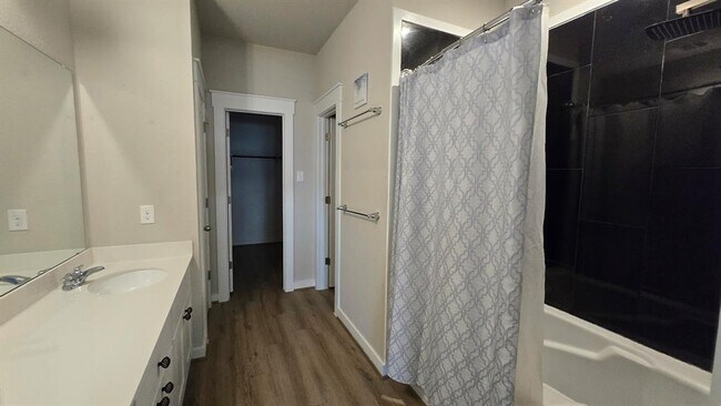 Building Photo - 602 Pearly Eye Dr