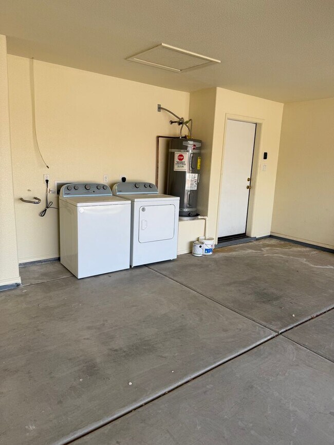 Building Photo - Solar Home for Rent