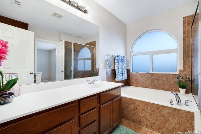 Building Photo - 547 Red Quill Nest