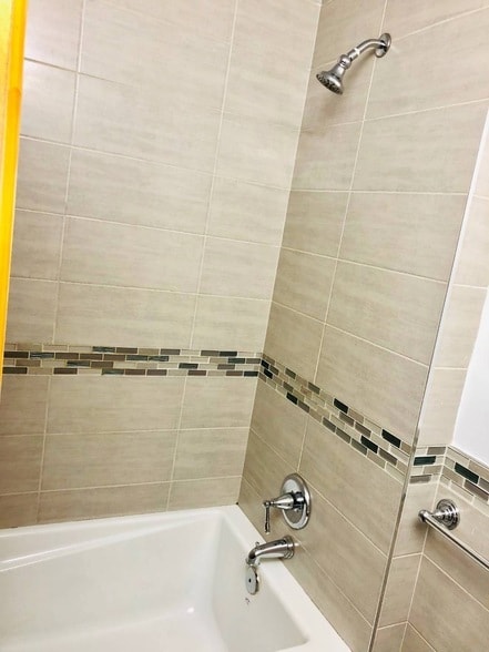 Building Photo - 135-32 82nd Ave