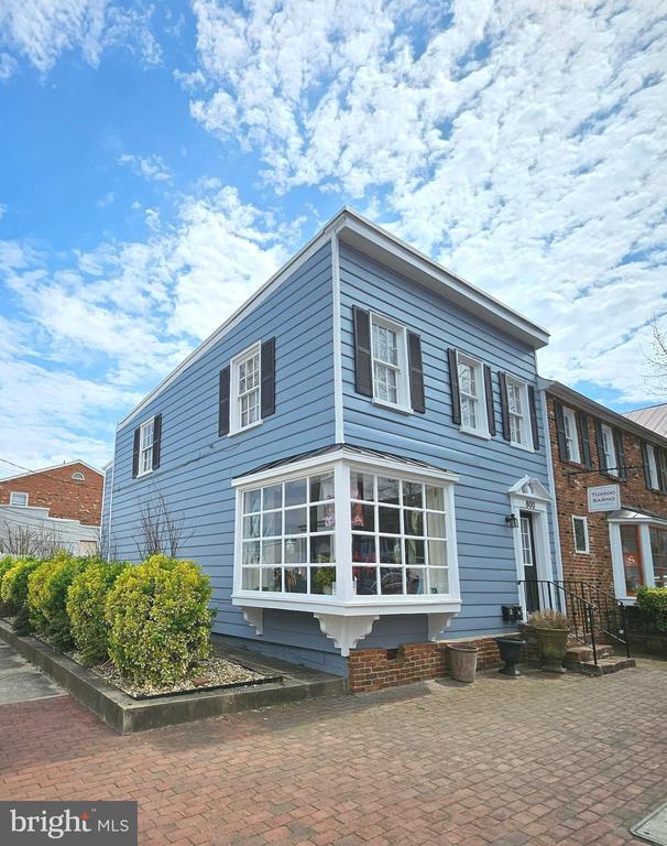 Building Photo - 600 S Washington St