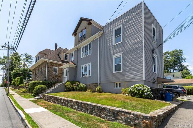 Building Photo - 56 Maple Ave