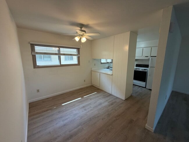 Building Photo - 4098 Valeta St