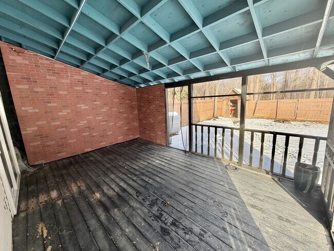 Building Photo - 40 Sarah Ln