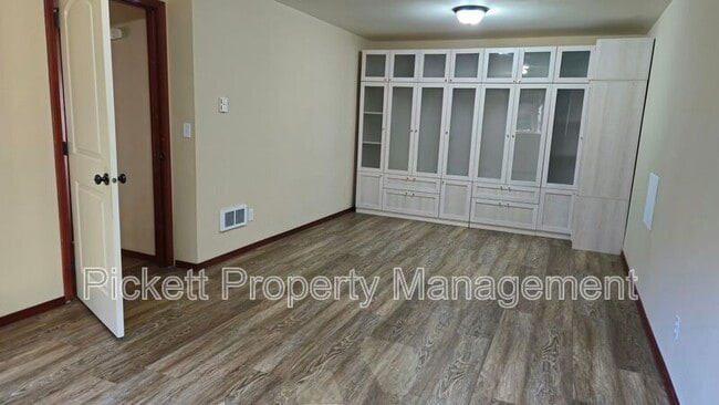 Building Photo - 1330 Corbet Dr