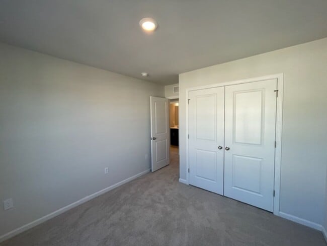 Building Photo - 5010 Tura St