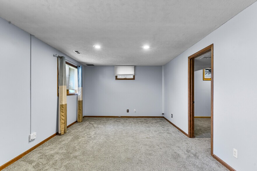 Building Photo - 5016 S 164th St