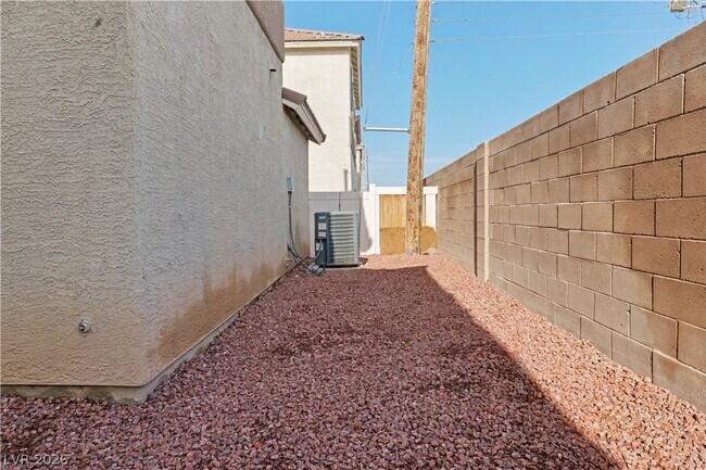 Building Photo - 5162 Paradise Skies Ave