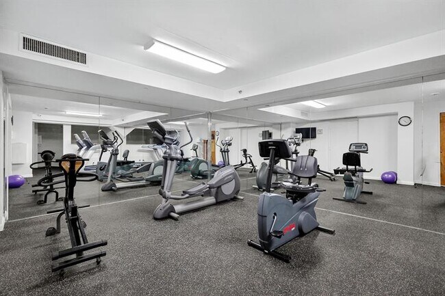 Building Photo - 18151 NE 31st Ct