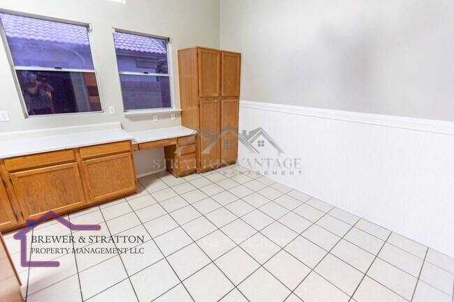 Building Photo - 1431 E Encinas Ave